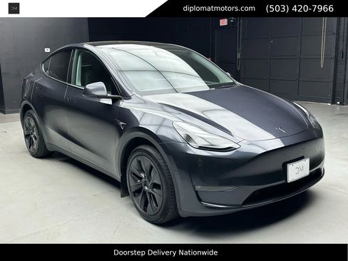 Used 2025 Tesla Model Y Long Range image 9