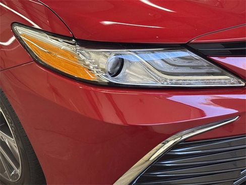 Used 2023 Toyota Camry XLE image 3