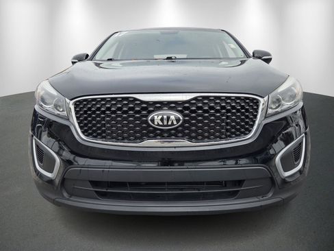 Used 2017 Kia Sorento L FWD image 2