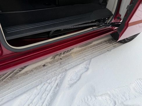 Used 2016 Chrysler Town & Country Touring w/ Driver Convenience Group image 9