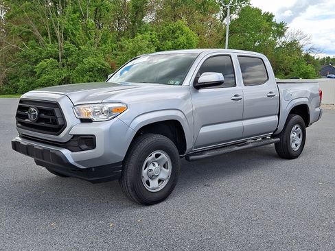 Certified 2023 Toyota Tacoma SR AWD/4WD image 3