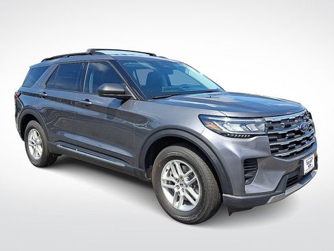 Certified 2025 Ford Explorer Active AWD/4WD image 1