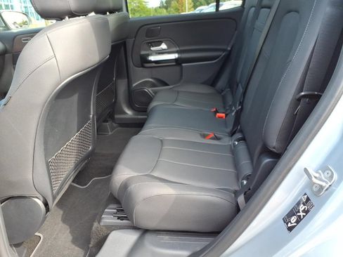 Used 2025 Mercedes-Benz GLB 250 4MATIC image 13