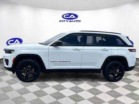Used 2024 Jeep Grand Cherokee Altitude AWD/4WD image 7