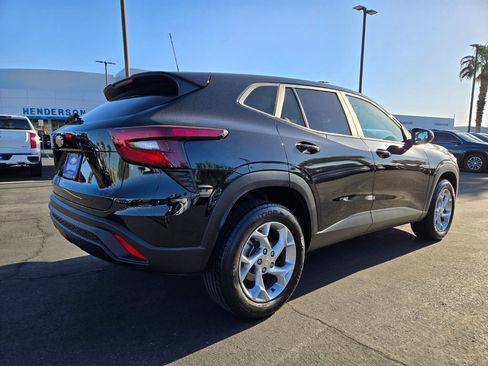 Used 2024 Chevrolet Trax LS w/ LS Convenience Package FWD image 6