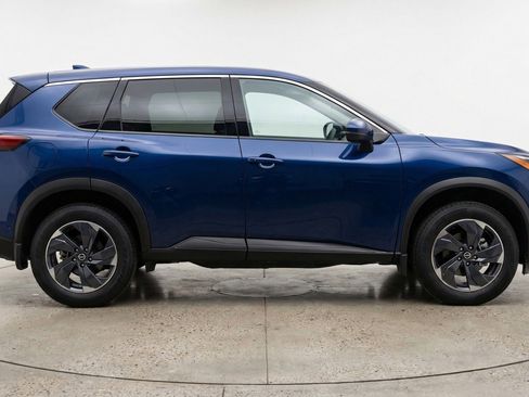 Used 2025 Nissan Rogue SV image 11