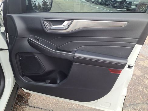 Used 2022 Ford Escape Titanium image 16