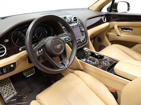 Used 2018 Bentley Bentayga AWD/4WD image 22