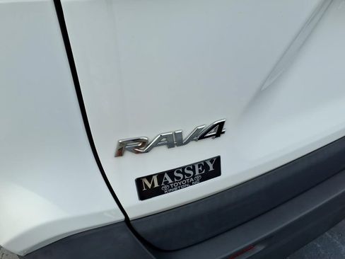 Used 2022 Toyota RAV4 XLE w/ Convenience Package AWD/4WD image 9