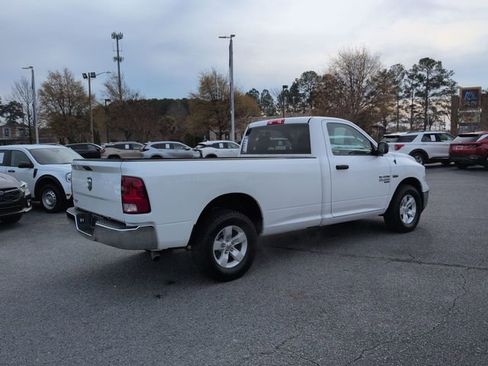 Used 2022 RAM 1500 Classic SLT image 3