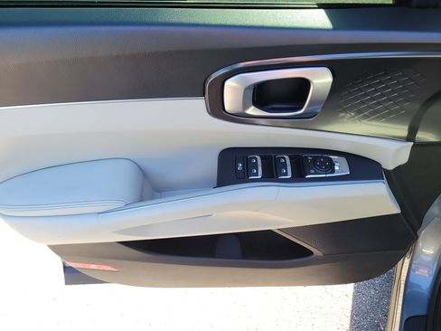 Certified 2025 Kia Sorento S w/ Panoramic Sunroof Package FWD image 20