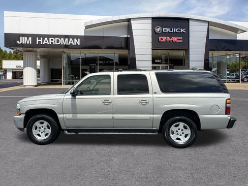 Used 2004 Chevrolet Suburban LT w/ Preferred Equipment Group RWD image 4