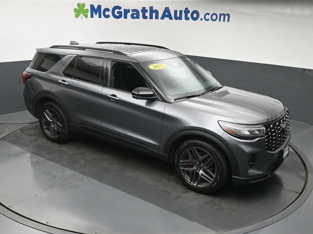 Used 2025 Ford Explorer ST AWD/4WD image 3