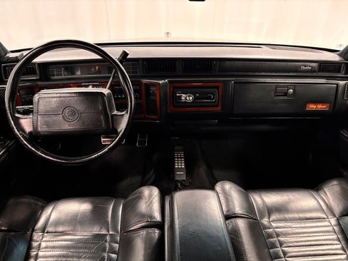 Used 1993 Cadillac Fleetwood Sedan image 10