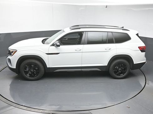 Used 2025 Volkswagen Atlas Peak Edition SE image 46