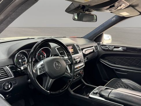 Used 2015 Mercedes-Benz GL 550 4MATIC w/ Driver Assistance Package image 16