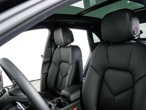 New 2026 Porsche Macan AWD/4WD image 5