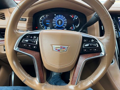Used 2017 Cadillac Escalade ESV Platinum AWD/4WD image 31