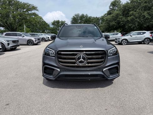 Used 2025 Mercedes-Benz GLS 450 4MATIC image 8