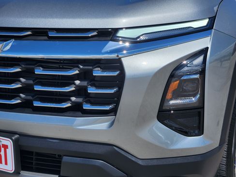 Used 2026 Chevrolet Equinox LT FWD image 8