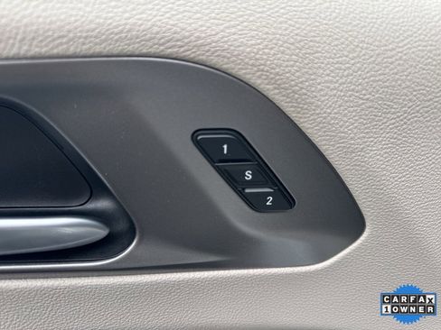 Used 2024 Chrysler Pacifica Touring-L image 19