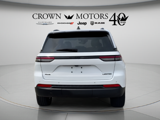 Used 2023 Jeep Grand Cherokee Limited w/ Black Appearance Package AWD/4WD image 6