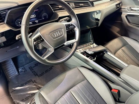 Used 2022 Audi e-tron Premium w/ Convenience Plus Package image 9