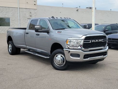 Used 2024 RAM 3500 Tradesman w/ Chrome Appearance Group AWD/4WD image 26