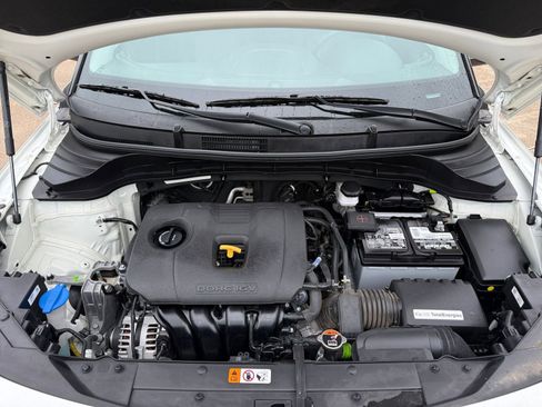 Used 2025 Kia Soul LX w/ LX Technology Package FWD image 32