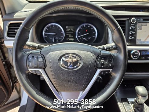 Used 2019 Toyota Highlander XLE AWD/4WD image 30
