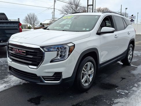 Used 2023 GMC Terrain SLE w/ Driver Convenience Package image 3