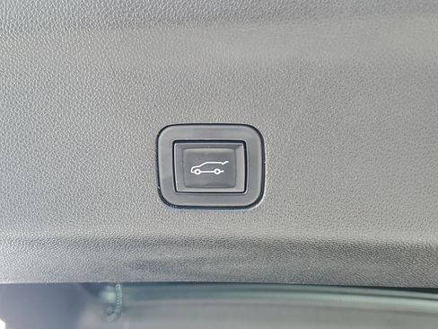 Used 2023 GMC Yukon AT4 w/ Technology Package image 10