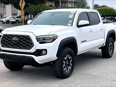 Used 2022 Toyota Tacoma TRD Off-Road image 3