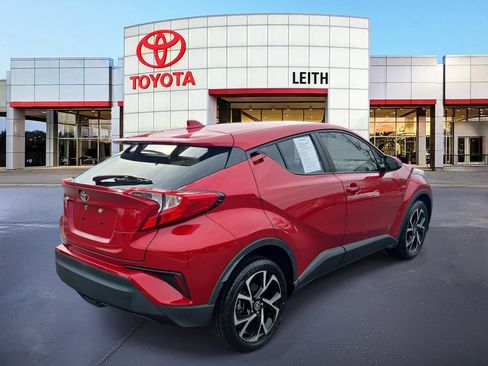 Used 2021 Toyota C-HR XLE image 5