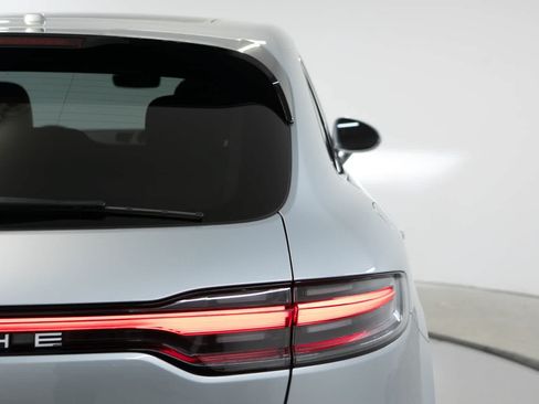 Certified 2023 Porsche Macan AWD/4WD image 38