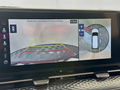 Used 2023 Kia Carnival SX Prestige image 17