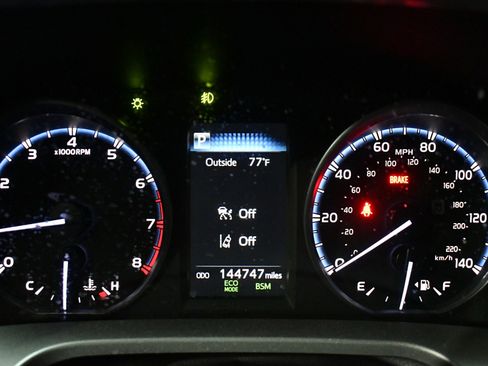 Used 2018 Toyota RAV4 XLE image 25