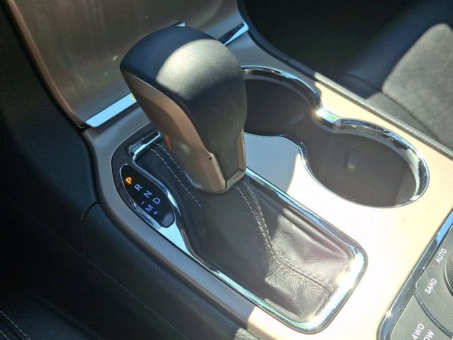 Used 2017 Jeep Grand Cherokee Limited AWD/4WD image 16