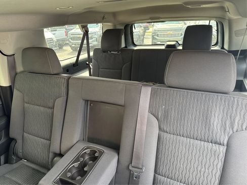 Used 2017 Chevrolet Suburban LS RWD image 19