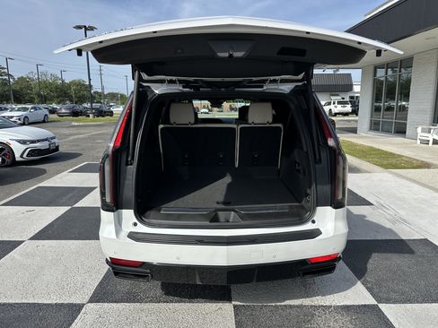 Used 2023 Cadillac Escalade ESV Sport w/ Touring Package image 5