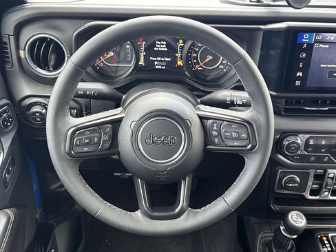 Used 2025 Jeep Gladiator Sport AWD/4WD image 23