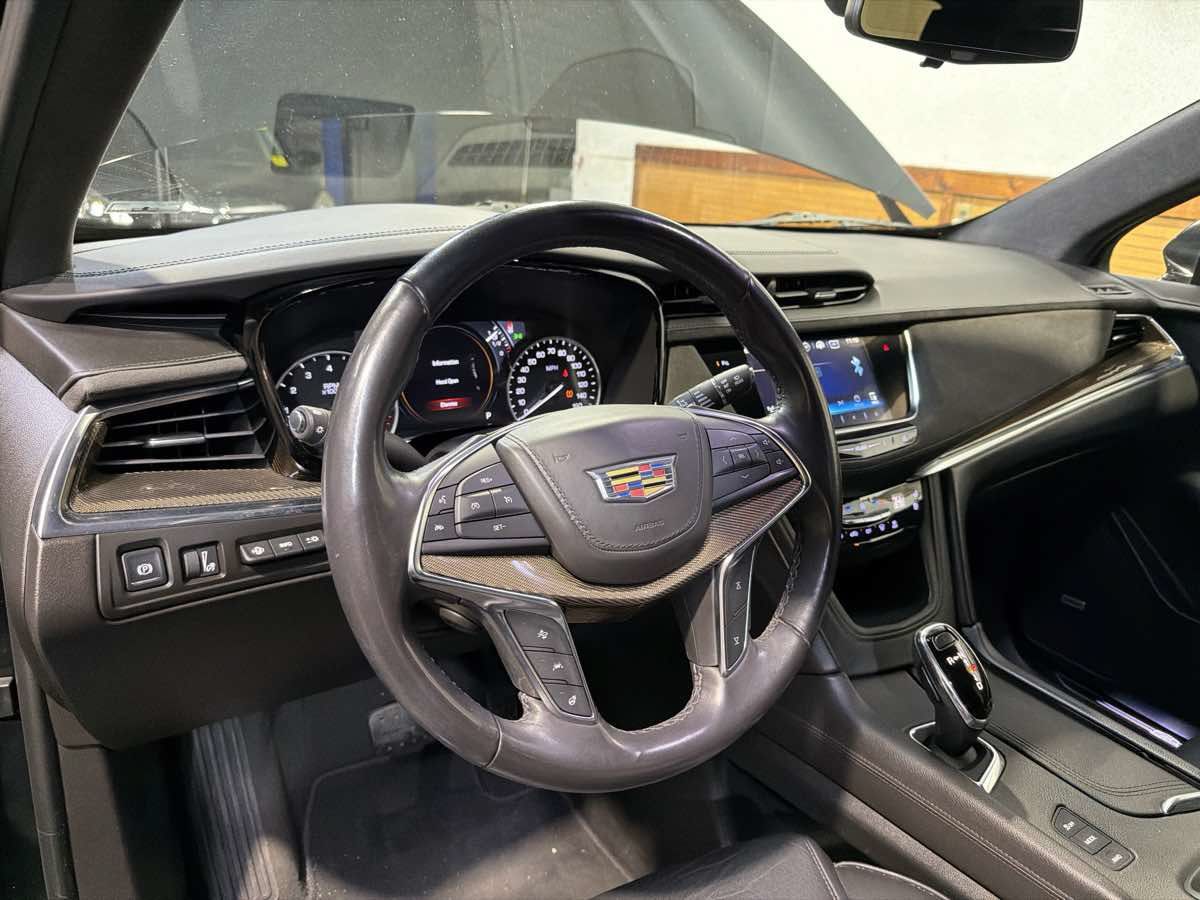 Used 2018 Cadillac XT5 Platinum AWD/4WD image 17