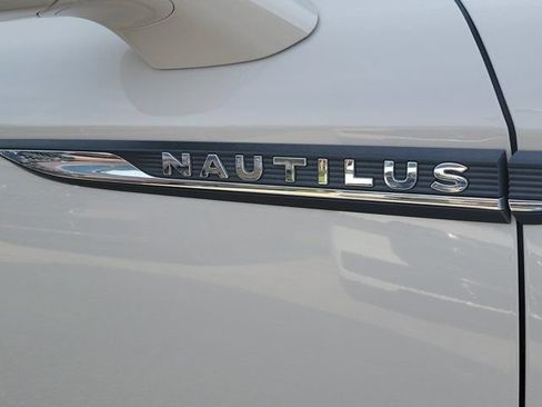 Certified 2022 Lincoln Nautilus FWD image 11