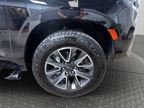 Used 2024 Chevrolet Suburban Z71 w/ Luxury Package AWD/4WD image 28