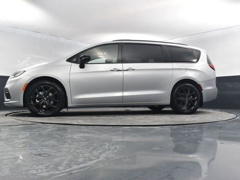 New 2026 Chrysler Pacifica Limited image 57