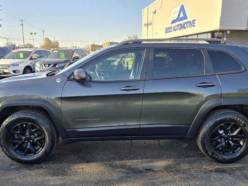Used 2016 Jeep Cherokee Trailhawk w/ Leather Interior Group AWD/4WD image 3