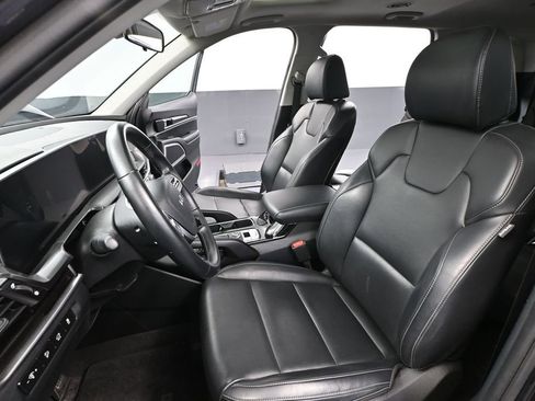 Used 2025 Kia Telluride S AWD/4WD image 23