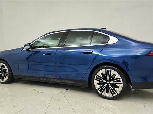 Used 2025 BMW 540i xDrive image 4