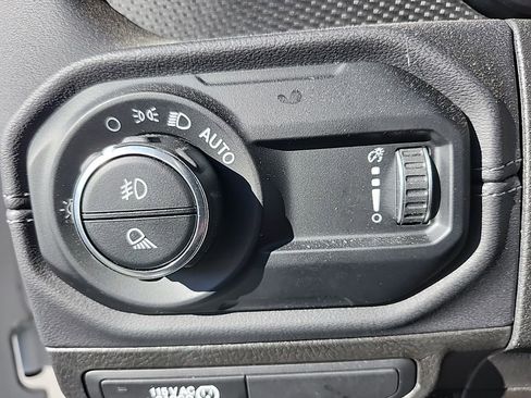 Certified 2024 Jeep Gladiator Mojave w/ Technology Group image 25