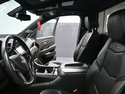 Used 2020 Cadillac Escalade ESV Platinum w/ Escalade Sport Edition image 17